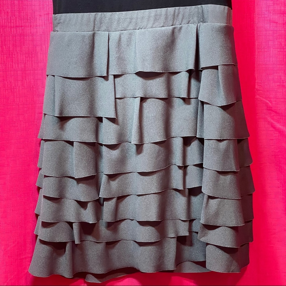 FOREVER 21 BLACK & GRAY RUFFLE DRESS SIZE M - Picture 3 of 10